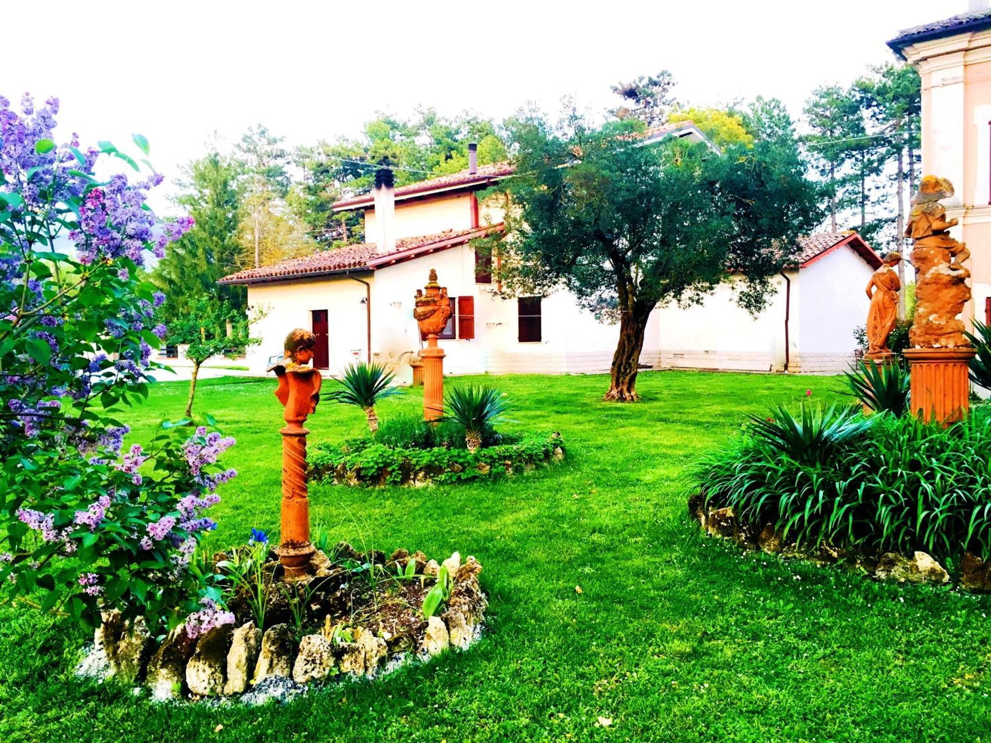 B&B Villa Incrocca Cerreto dʼEsi Exterior foto